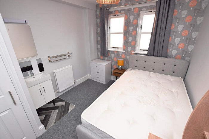 6 Bedroom Terraced House To Rent In Burns Street, Abington, Northampton, NN1