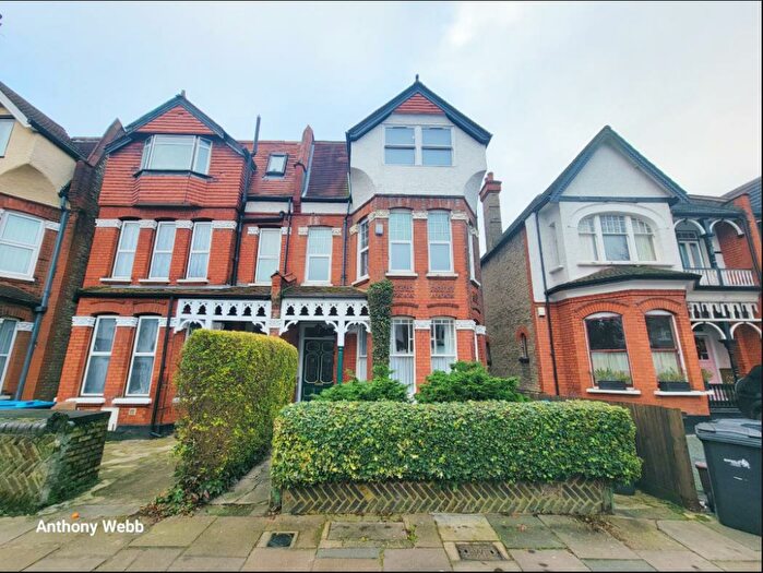 2 Bedroom Flat To Rent In Broomfield Avenue, Palmers Green, N13