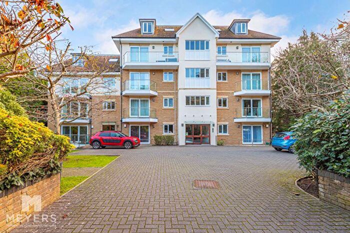 3 Bedroom Flat For Sale In Chine Court, Chine Crescent Road, Bournemouth, BH2