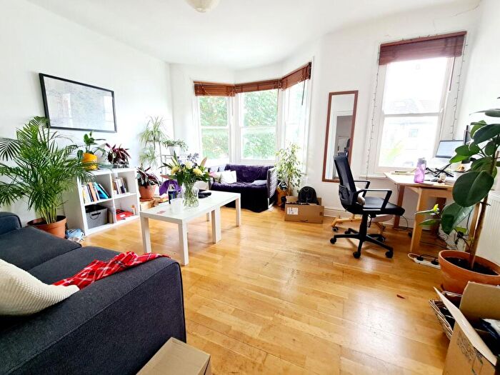 2 Bedroom Flat To Rent In Beresford Road, Haringey, N8