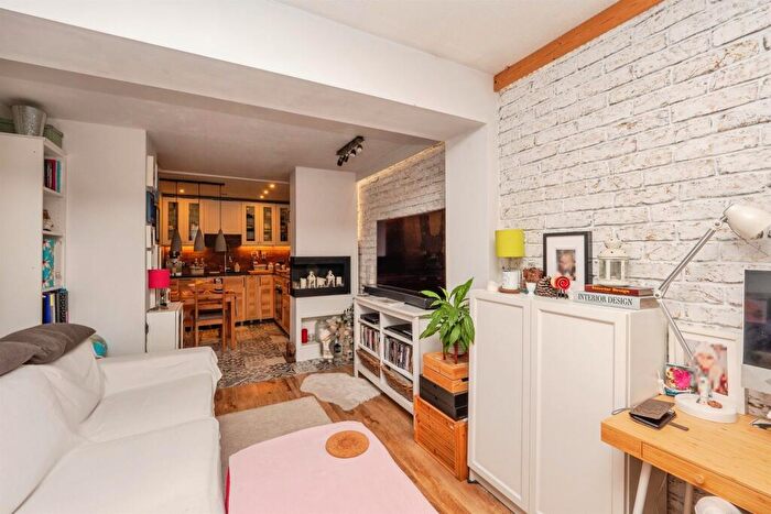 1 Bedroom Flat For Sale In Glendinning Avenue, Weymouth, DT4