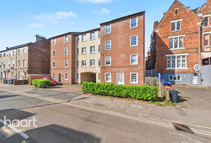 2 Bedroom Apartment To Rent In Ashburnham Road, Bedford, MK40