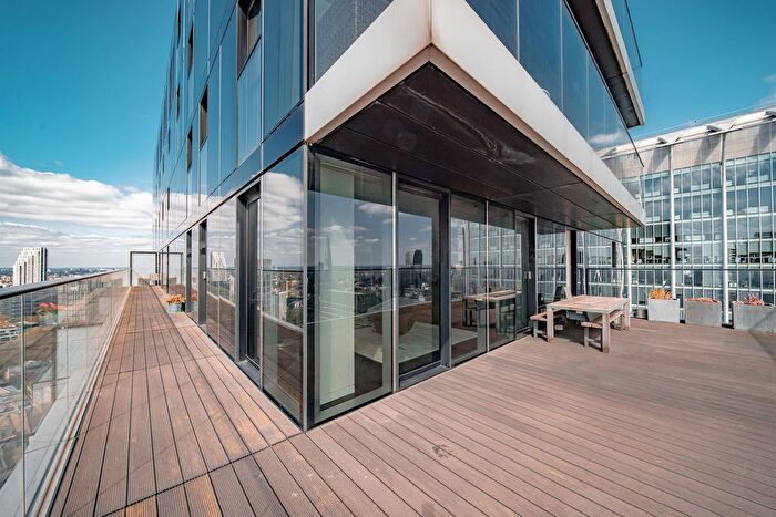 3 Bedroom Flat To Rent In The Heron, Moor Lane, London, EC2Y