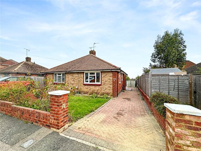 1 Bedroom Bungalow For Sale In Bettescombe Road, Rainham, Kent, ME8