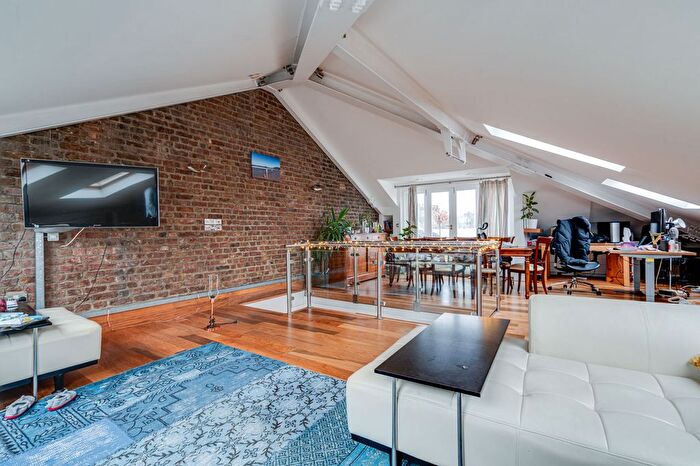 3 Bedroom Flat To Rent In Buckland Crescent, Hampstead, London, NW3