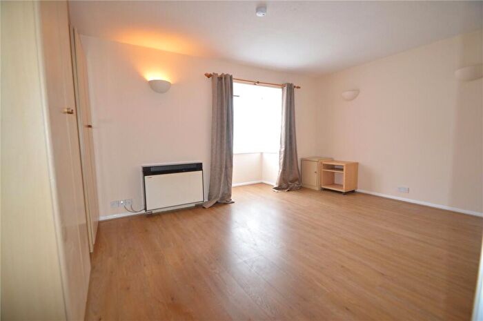 Apartment To Rent In Adams Way, Croydon, CR0