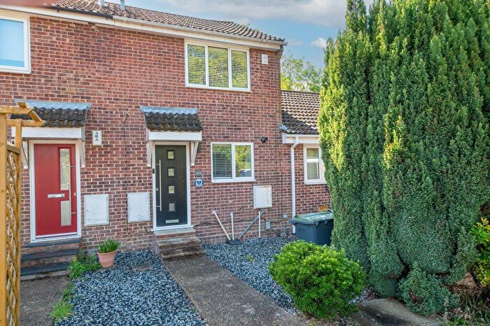 2 Bedroom Semi-Detached House For Sale In Holly Drive, Waterlooville, PO7