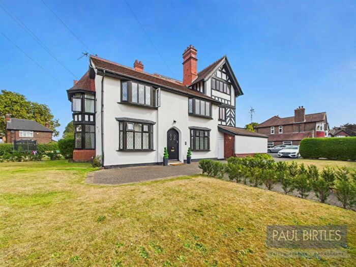 2 Bedroom Flat To Rent In The Grange, Grange Avenue, Flixton, Trafford, M41