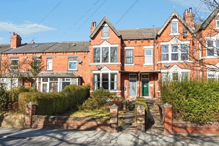 5 Bedroom Terraced House For Sale In Cross Green Lane, Halton, Leeds, LS15