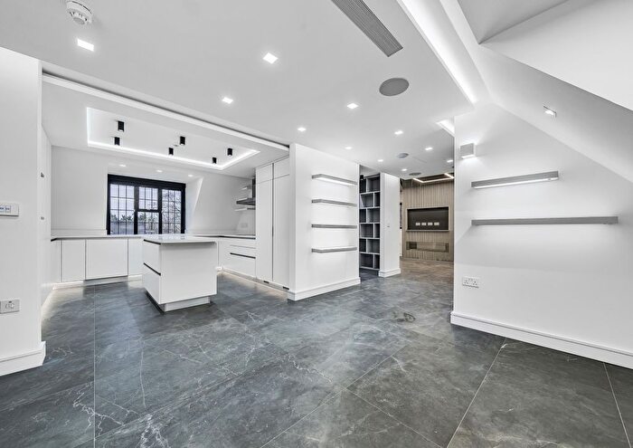 3 Bedroom Flat To Rent In Beech Hill Avenue, Barnet, EN4