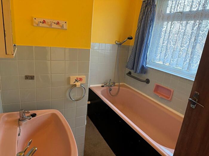 1 Bedroom Flat For Sale In Fairmead Close, Lake, Sandown, Isle Of Wight, PO36