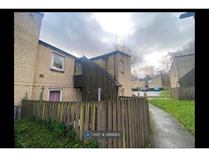 1 Bedroom Flat To Rent In Truncliffe, Bradford, BD5