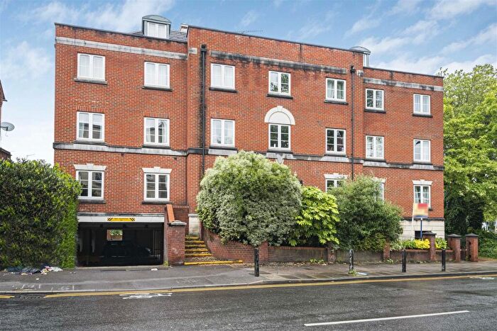 2 Bedroom Apartment To Rent In Castle Street, Reading, RG1
