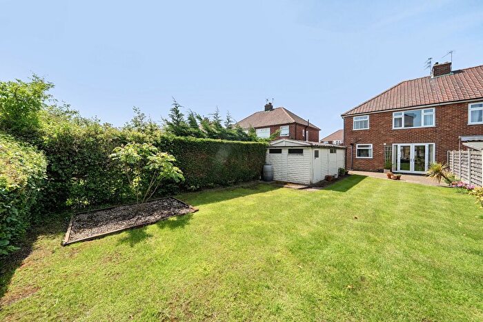 3 Bedroom Semi-Detached House For Sale In Penyghent Avenue, York, YO31