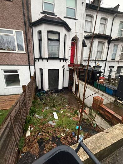 1 Bedroom Flat For Sale In A Oval Road, Croydon, Surrey, CR0