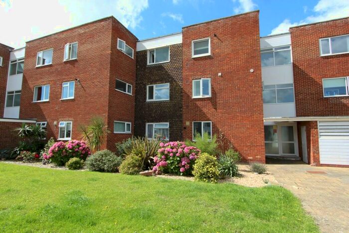 2 Bedroom Flat To Rent In Grenville Road, BN24