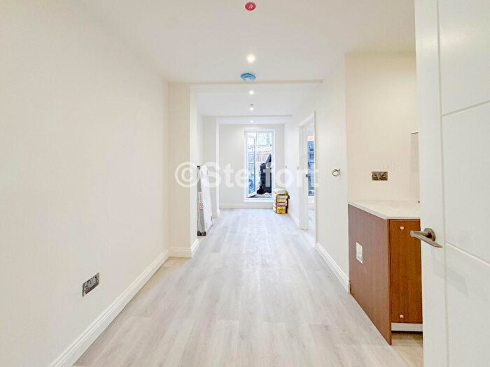 1 Bedroom Apartment To Rent In Seven Sisters Road, London, N15