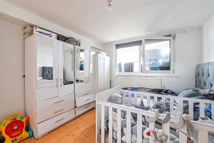 1 Bedroom Flat For Sale In Finsbury House, Bounds Green, London, N22