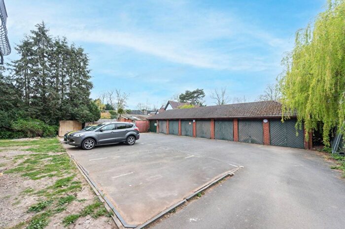 2 Bedroom Flat To Rent In April Court, Beckenham, BR3