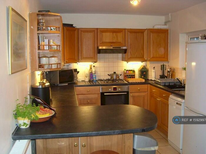 5 Bedroom Semi-Detached House To Rent In Central Avenue, Nottingham, NG9