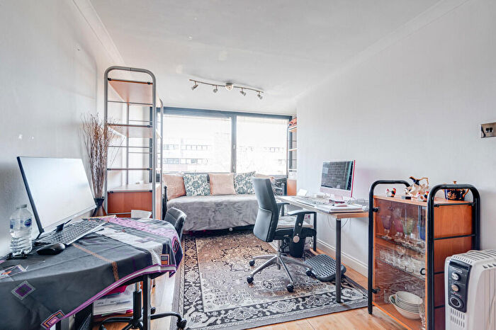 1 Bedroom Apartment To Rent In Britten Close, Golders Green, London, NW11