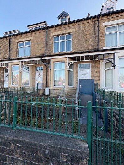 4 Bedroom Terraced House To Rent In Barkerend Road, Bradford, BD3