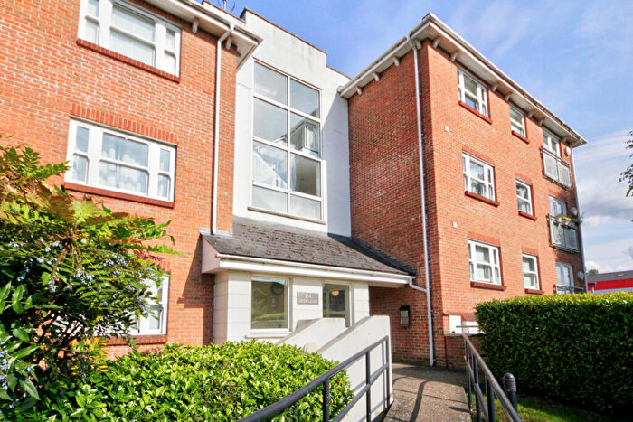 2 Bedroom Flat To Rent In Green Lanes, N21