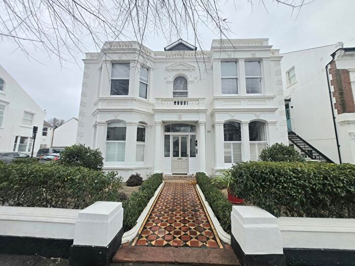 2 Bedroom Apartment To Rent In Westbourne Villas, BN3