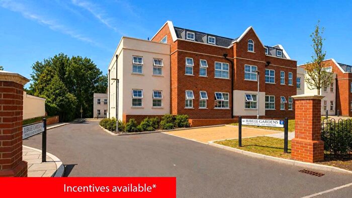 1 Bedroom Flat For Sale In Riverside Gardens, Oatlands Drive, Weybridge, KT13