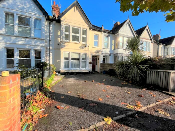 3 Bedroom Flat To Rent In Anerley Road, Westcliff-On-Sea, SS0
