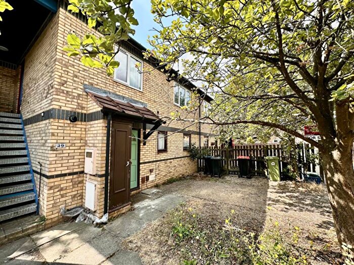1 Bedroom Flat For Sale In Huckleberry Close, Walnut Tree, MK7