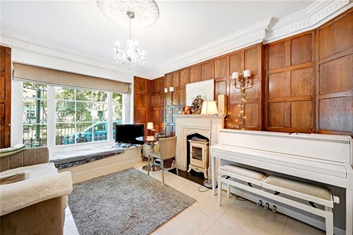 1 Bedroom Flat To Rent In Brompton Square, London, SW3