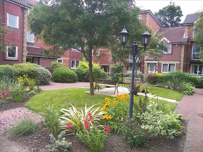2 Bedroom Flat To Rent In Deneside Court, Jesmond, Newcastle Upon Tyne, Tyne And Wear, NE2