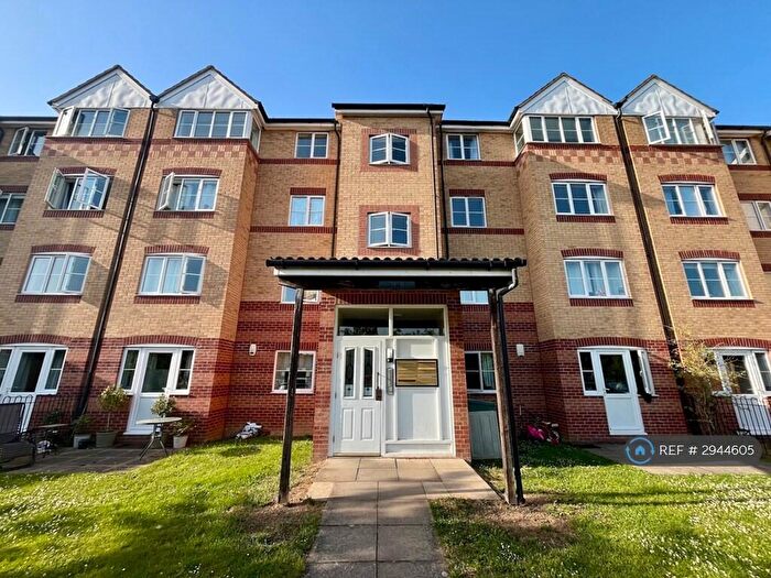 1 Bedroom Flat To Rent In Peatey Court, High Wycombe, HP13