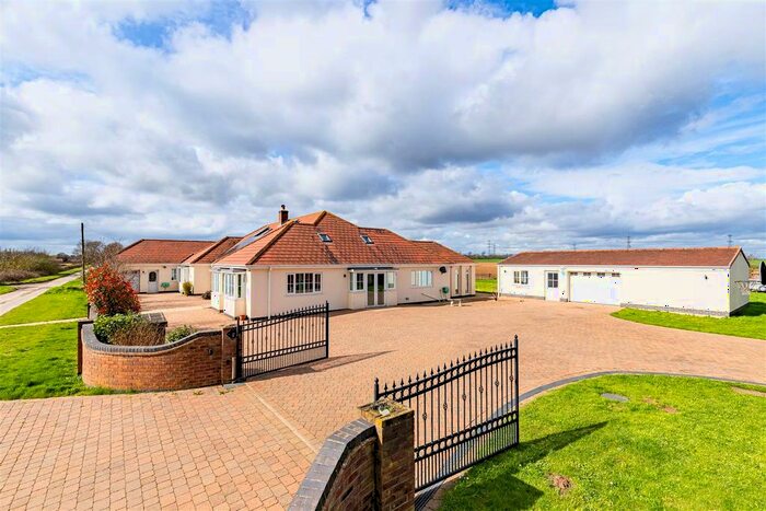 4 Bedroom Detached Bungalow For Sale In Leys Lane, Winterton, Scunthorpe, DN15