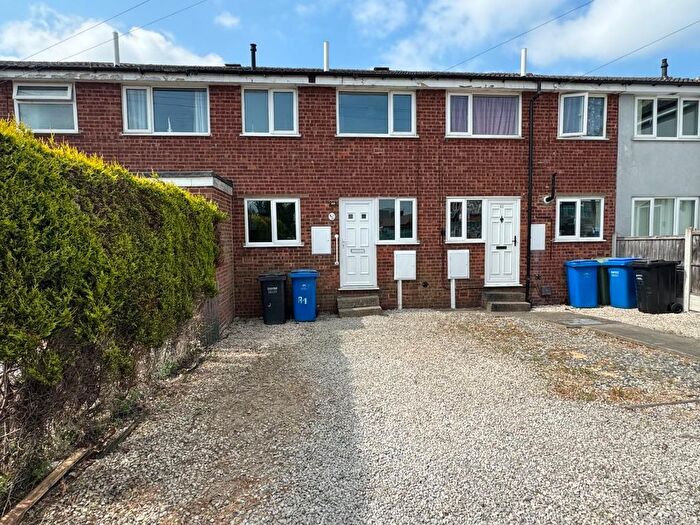 2 Bedroom Terraced House To Rent In High Street, New Whittington, Chesterfield, S43