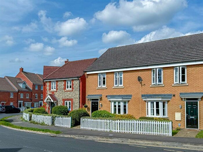 3 Bedroom End Of Terrace House To Rent In Hundred Acre Way, Red Lodge, IP28