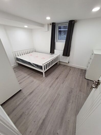 2 Bedroom Flat To Rent In Queens Drive, London, N4