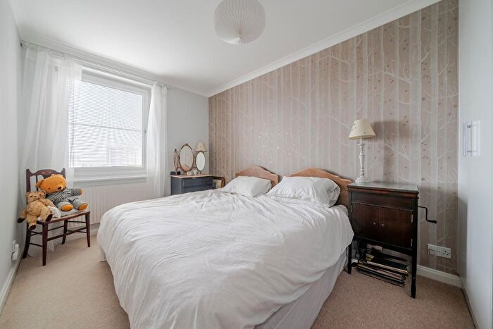 2 Bedroom Flat To Rent In Blount Road, Portsmouth, PO1