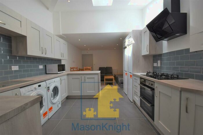 6 Bedroom Terraced House To Rent In Florence Buildings, Birmingham, B29