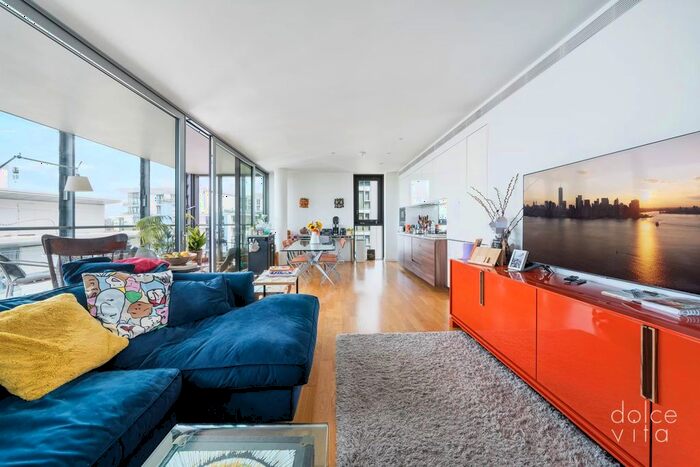 2 Bedroom Flat For Sale In Flat, London, SW18