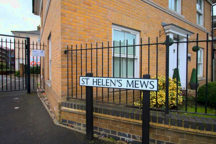 2 Bedroom Apartment To Rent In Bedroom Apartment - Gated Complex In Central Brentwood, CM14