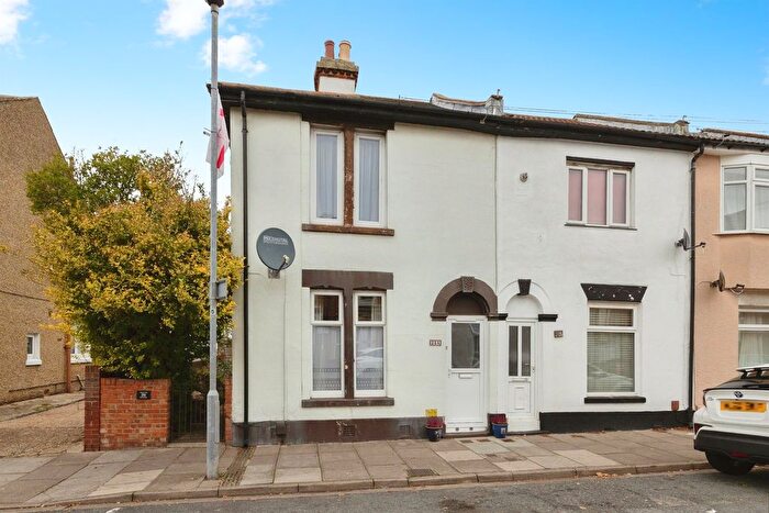 2 Bedroom Flat For Sale In Meyrick Road, Portsmouth, PO2