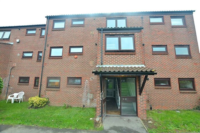 1 Bedroom Apartment To Rent In Peartree Court, Churchfields, South Woodford, E18