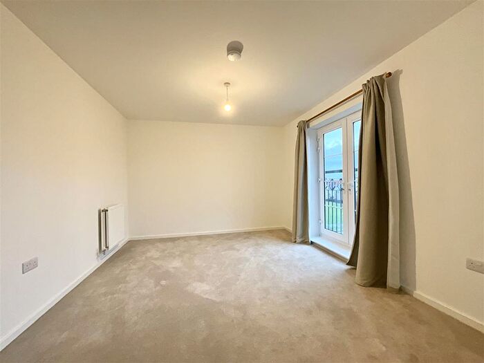 2 Bedroom Flat To Rent In Goosefoot Road, Emersons Gree, BS16