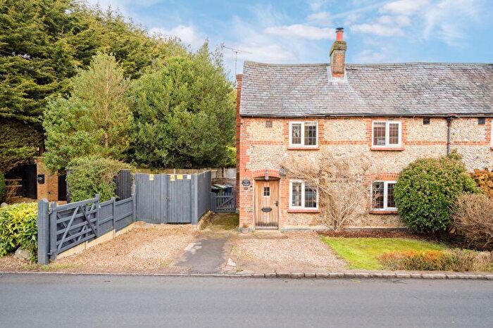 3 Bedroom End Of Terrace House For Sale In Main Road, Naphill, HP14