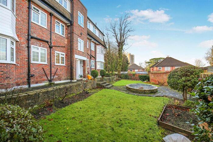 2 Bedroom Flat For Sale In Christchurch Park, Sutton, SM2