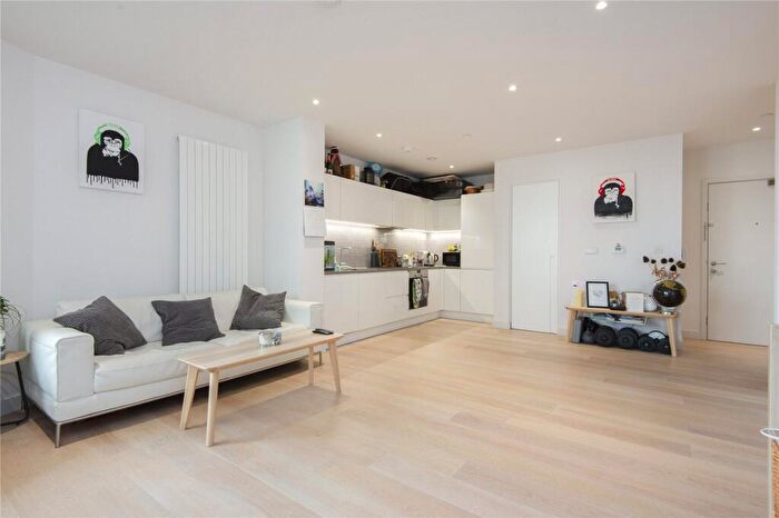 1 Bedroom Flat To Rent In Summerston House, Starboard Way, E16