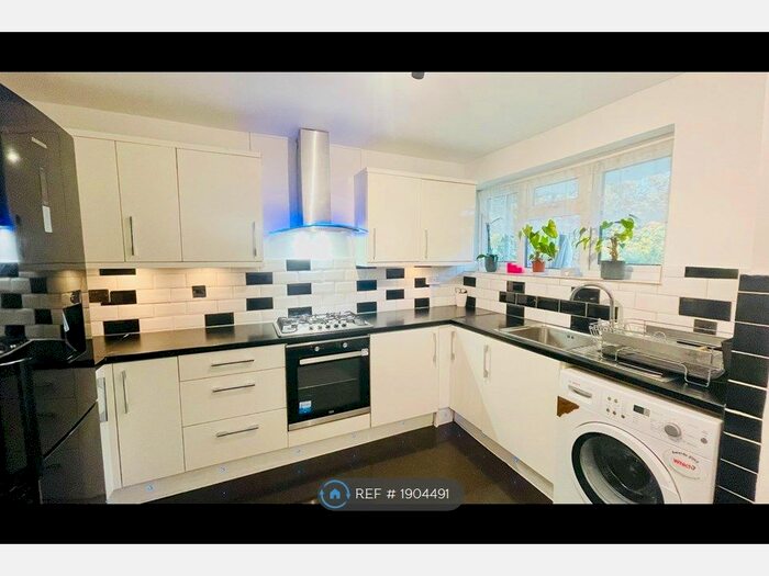 2 Bedroom Flat To Rent In Sylvester Road, Wembley, HA0
