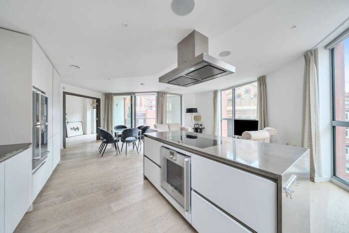 3 Bedroom Flat To Rent In Buckingham Gate, St James's Park, London, SW1E